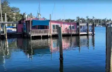 Bayou Joe’s Marina & Grill